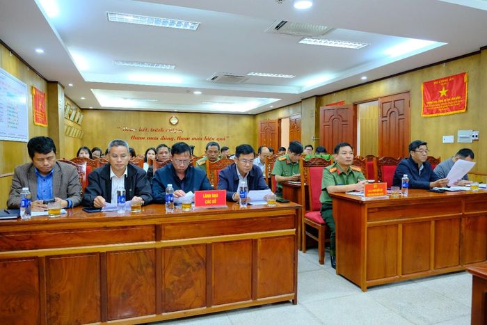 Đại diện các cơ quan, đơn vị, doanh nghiệp và hộ kinh doanh dự hội nghị