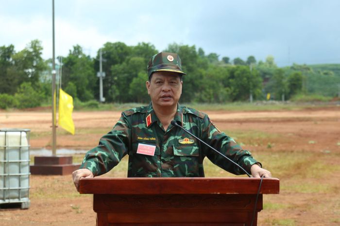 Thiếu tướng Đinh Hồng Tiếng, Ủy viên Ban Thường vụ Tỉnh ủy, Chỉ huy trưởng Bộ Chỉ huy Quân sự tỉnh, Phó Trưởng ban Thường trực Ban Chỉ đạo diễn tập tỉnh Lâm Đồng phát biểu tại lễ bế mạc