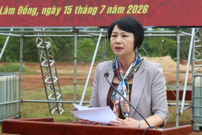 Đồng chí Phạm Thị Phúc, Phó Bí thư Tỉnh ủy, Chủ tịch Ủy ban MTTQ Việt Nam tỉnh, Phó Trưởng Ban Chỉ đạo diễn tập tỉnh Lâm Đồng phát biểu tại lễ bế mạc