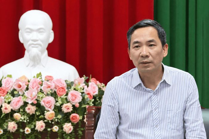 Đồng chí Hoàng Mạnh Thắng, Phó Trưởng Ban Tuyên giáo và Dân vận Tỉnh ủy phát biểu tại cuộc họp