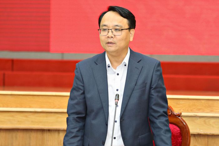 Phó Bí thư Thường trực Tỉnh ủy Lâm Đồng Đặng Hồng Sỹ điều hành thảo luận thông qua Kế hoạch vốn đầu tư công trung hạn giai đoạn 2026 - 2030