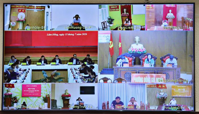 Hội nghị được kết nối trực tuyến với 18 xã, phường trên địa bàn
