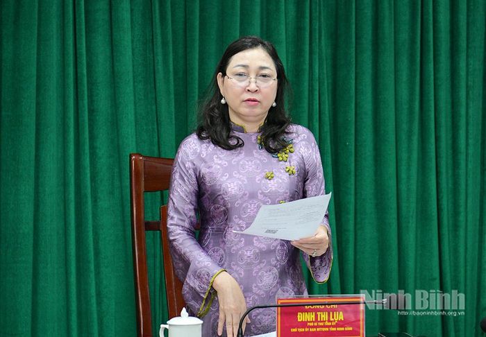 Đồng chí Đinh Thị Lụa, Phó Bí thư Tỉnh ủy, Chủ tịch Ủy ban MTTQ Việt Nam tỉnh phát biểu chỉ đạo tại hội nghị.