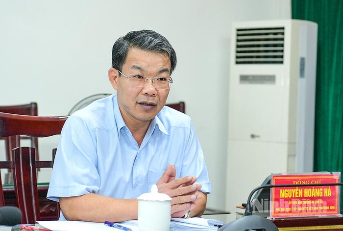 Đồng chí Nguyễn Hoàng Hà, Ủy viên Ban Thường vụ Tỉnh ủy, Phó Chủ tịch Thường trực Ủy ban MTTQ Việt Nam tỉnh phát biểu tại hội nghị.