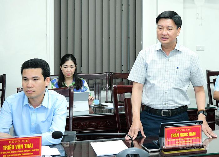 Đồng chí Trần Ngọc Nam, Tỉnh ủy viên, Phó Chủ tịch Ủy ban MTTQ Việt Nam tỉnh, Bí thư Tỉnh đoàn phát biểu tại hội nghị.