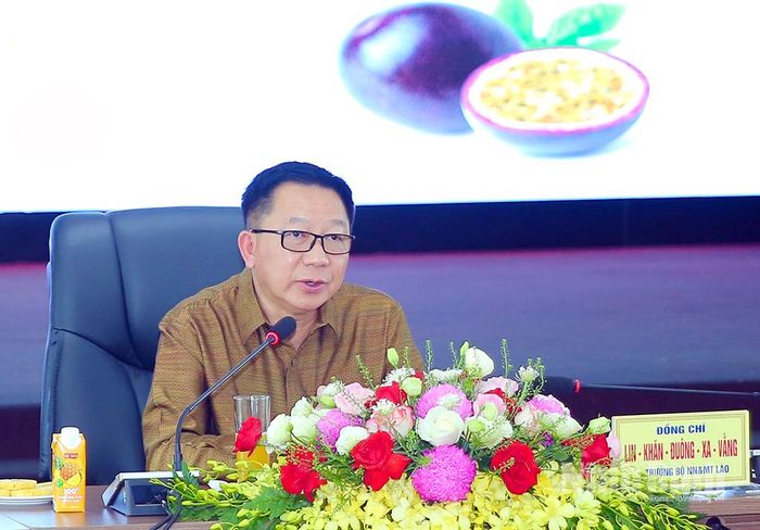 Đồng chí Lin-Khăn-Đuông-Xa-Vằng, Bộ trưởng Bộ Nông nghiệp và Môi trường Lào phát biểu tại buổi làm việc.