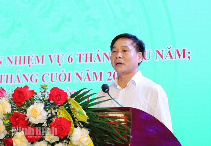 Đồng chí Nguyễn Anh Chức, Ủy viên Ban Thường vụ Tỉnh ủy, Phó Chủ tịch UBND tỉnh phát biểu chỉ đạo tại hội nghị.
