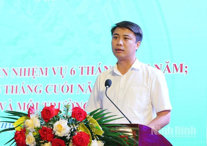 Đại biểu tham luận tại hội nghị.
