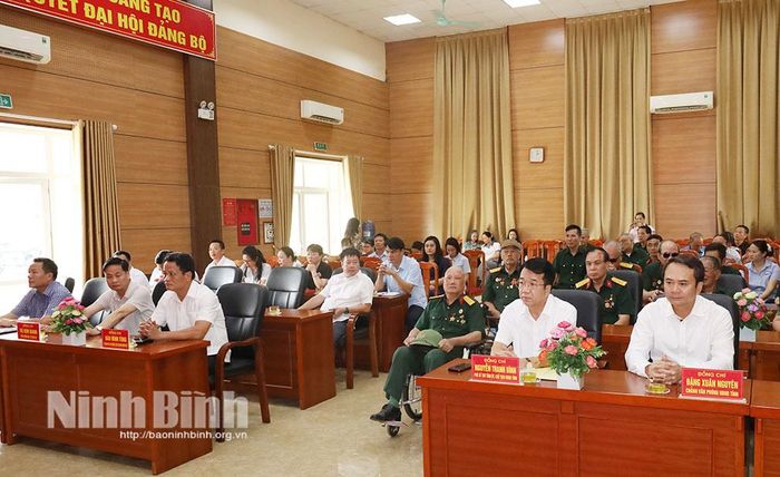 Các đại biểu dự chương trình.