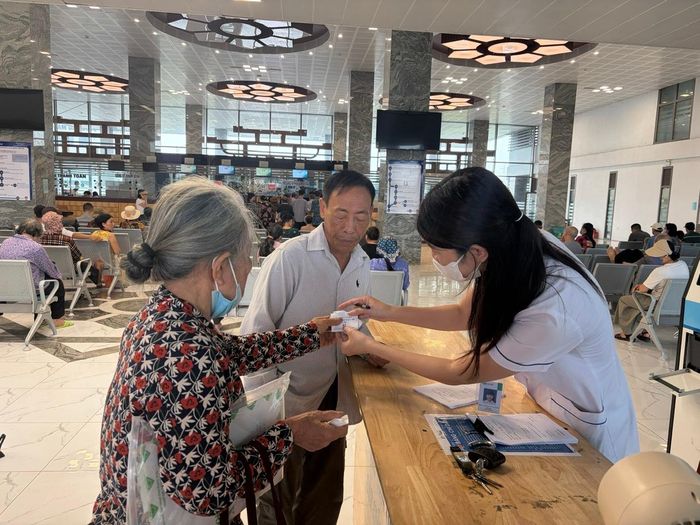 Người dân được hướng dẫn cụ thể quy trình, thủ tục khi đến khám bệnh tại các đơn vị y tế trong tỉnh.