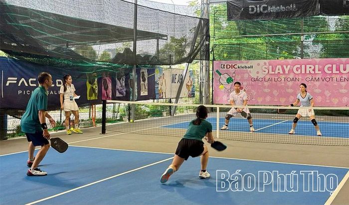 Nhiều trận đấu hấp dẫn, kịch tính trên sân pickleball.