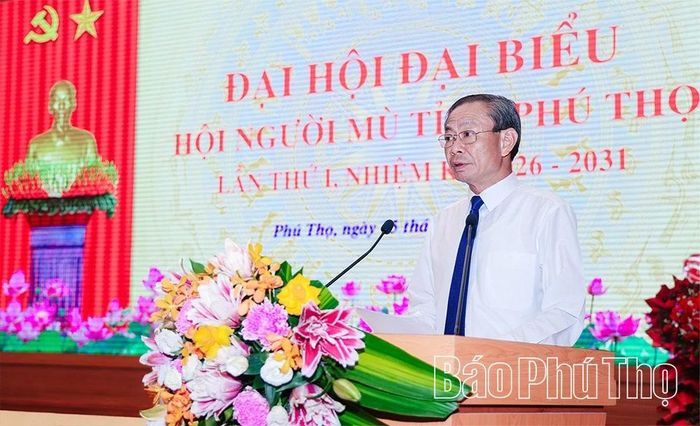 Đồng chí Phó Chủ tịch Thường trực Ủy ban MTTQ tỉnh Đinh Công Thực phát biểu chỉ đạo tại Đại hội.