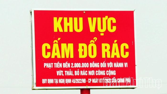 Biển cấm đổ rác đã được lắp đặt tại khu vực, song tình trạng vi phạm vẫn tái diễn.