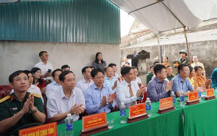 Các đại biểu tham dự lễ khởi công - Ảnh: N.L