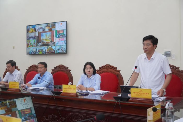 Đồng chí Trương An Ninh, Trưởng ban Tuyên giáo và Dân vận Tỉnh ủy nêu các nhiệm vụ trọng tâm 6 tháng cuối năm - Ảnh: N.M