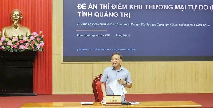 Đồng chí Lê Đức Tiến, Phó Chủ tịch UBND tỉnh, Trưởng ban Chỉ đạo xây dựng đề án thí điểm Khu Thương mại tự do tỉnh phát biểu kết luận tại cuộc họp - Ảnh: P.K
