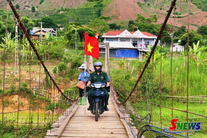 “Tiếng loa Biên phòng” được cán bộ, chiến sĩ Đồn Biên phòng Mường Lạn tuyên truyền đến các khu dân cư.