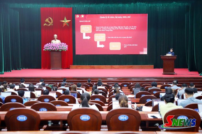 Hội nghị tập huấn thực hiện 4 TTHC của Đảng trên môi trường điện tử.