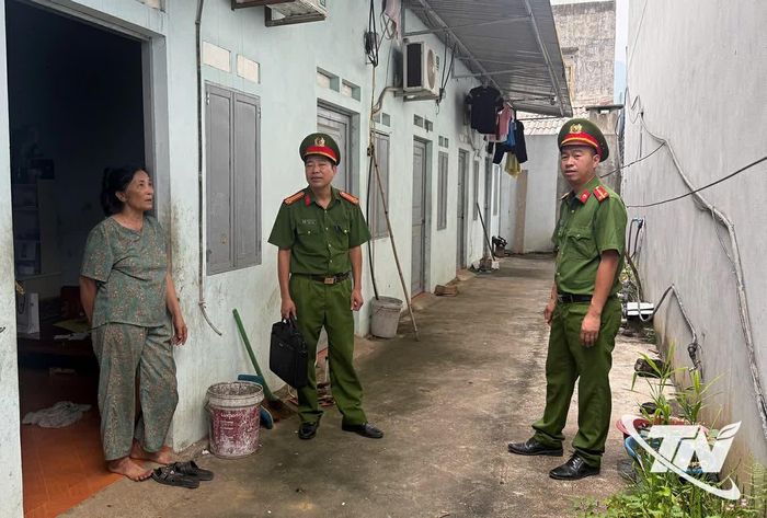 Lực lượng Công an xã Thanh Thịnh thường xuyên bám sát địa bàn, nắm tình hình cơ sở nhằm giữ vững an ninh trật tự phục vụ phát triển kinh tế - xã hội.