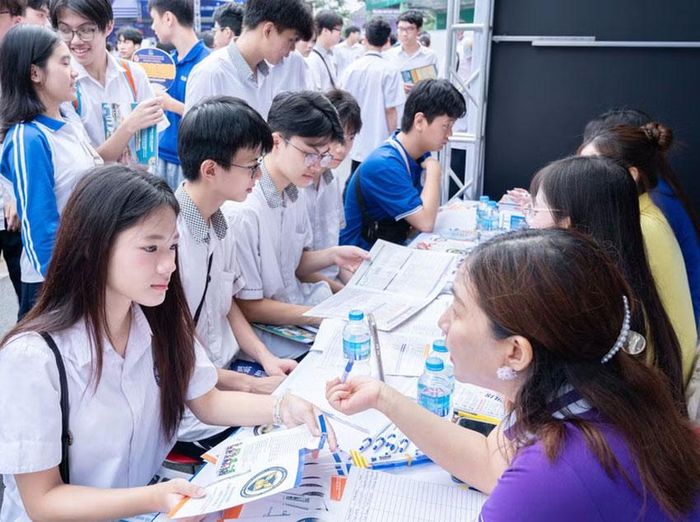 Đến 17 giờ ngày 14-7, hệ thống tuyển sinh ghi nhận 874.811 thí sinh đã nhập hơn 7,18 triệu nguyện vọng xét tuyển đại học năm 2026.