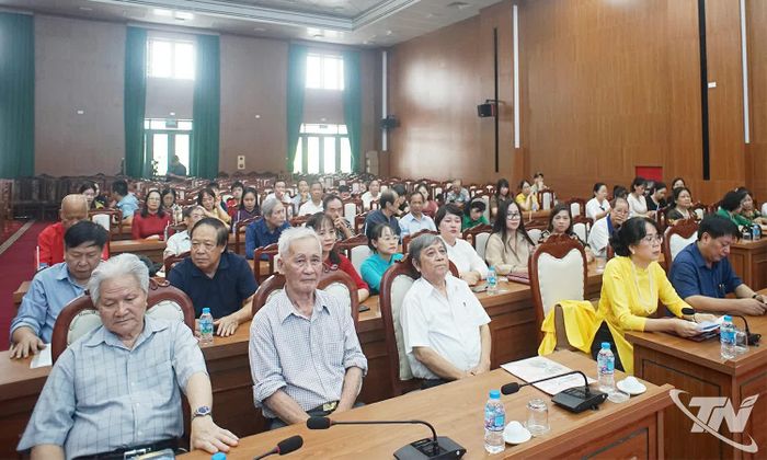 Lễ ra mắt và giới thiệu “Tuyển tập Hồ Thủy Giang” thu hút đông đảo các nhà văn, nhà thơ, văn nghệ sĩ, nhà nghiên cứu và bạn đọc tham dự.
