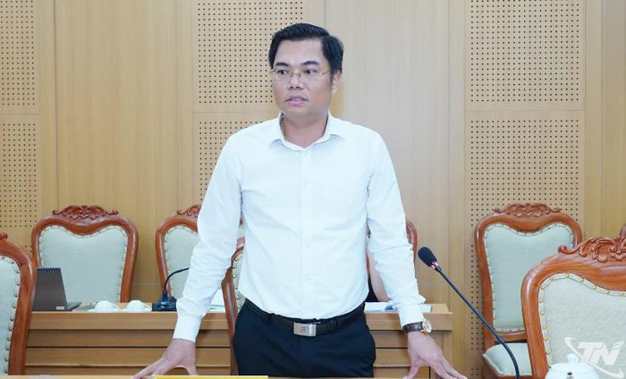 Đại diện ngành chức năng và chính quyền địa phương phát biểu ý kiến.