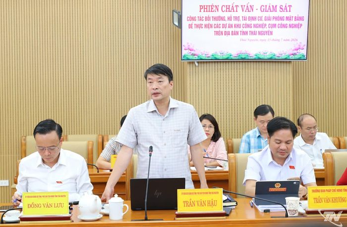 Đồng chí Trần Văn Hậu, Phó Chủ tịch UBND tỉnh giải trình, tiếp thu các ý kiến tại Phiên chất vấn - giám sát.