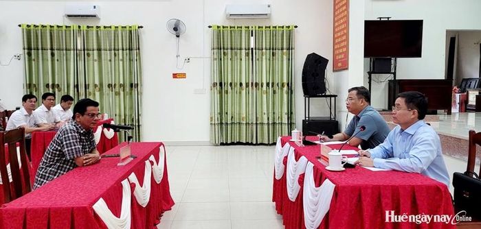 Ông Trần Thành Yên phản ánh thực trạng giao thông xuống cấp đến lãnh đạo thành phố