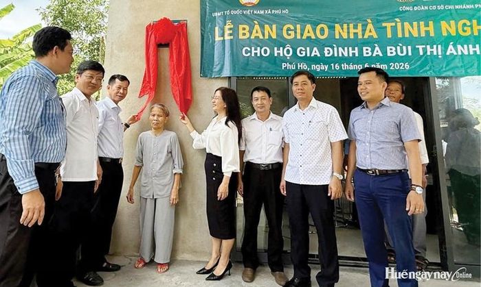 Lễ khánh thành, bàn giao nhà tình nghĩa cho hộ bà Bùi Thị Ánh