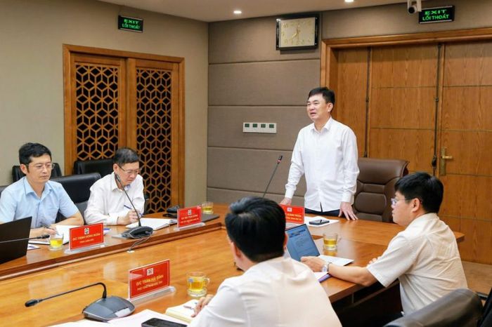 Ông Ngô Hoàng Ngân – Chủ tịch HĐTV TKV phát biểu tại buổi làm việc
