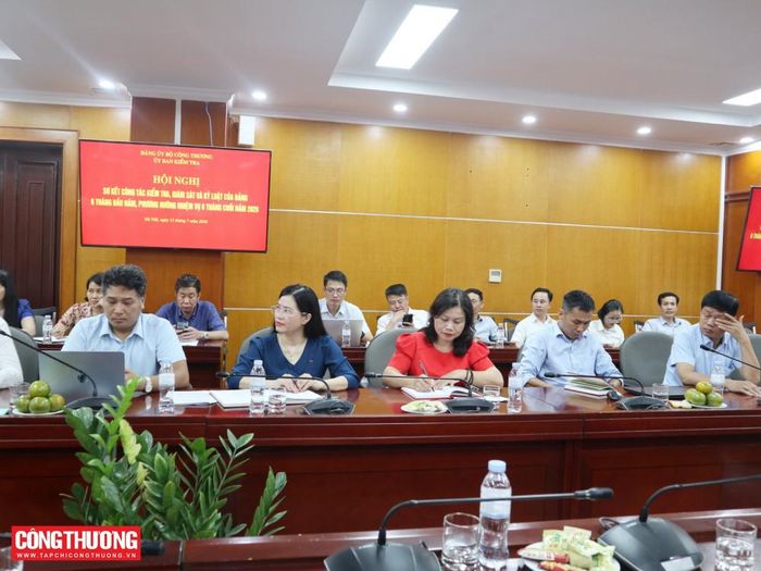 Các đại biểu tham dự Hội nghị