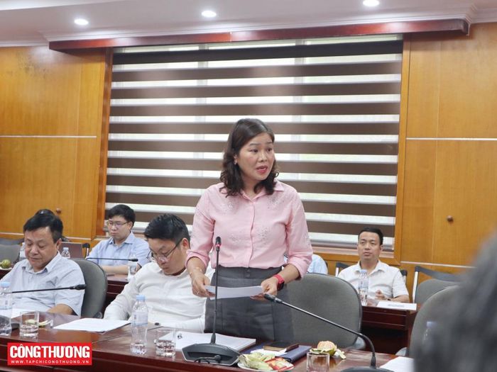 Đại diện các Đảng bộ, chi bộ trực thuộc Đảng bộ Bộ Công Thương tham luận tại Hội nghị