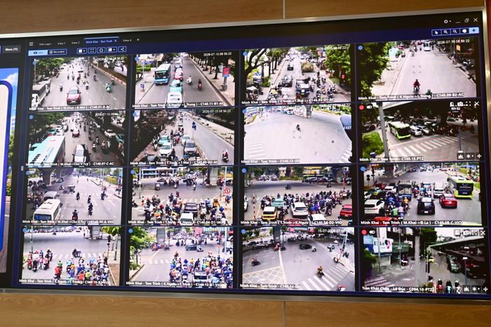 Những thông tin trên màn hình được cập nhật trực tiếp từ Trung tâm Thông tin chỉ huy, giúp người tham gia giao thông dễ dàng theo dõi và chủ động lựa chọn hướng di chuyển phù hợp.