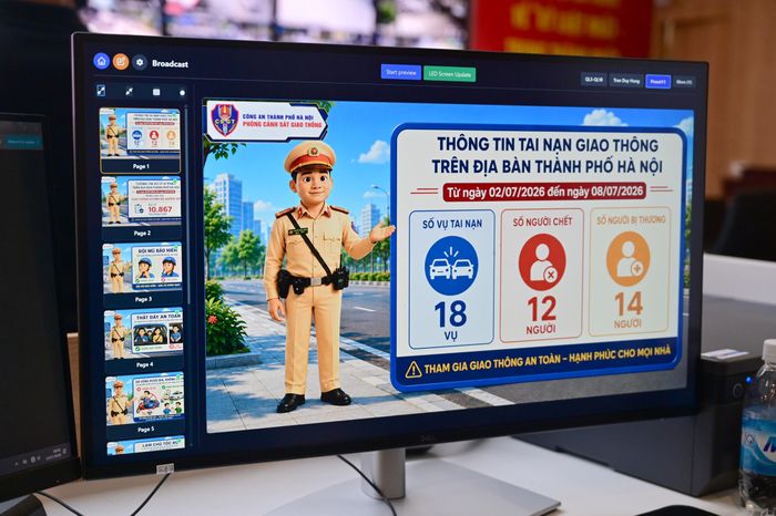 Trong khi đó, một số người tham gia giao thông khác chia sẻ, để theo dõi được chi tiết những nội dung tuyên truyền, cảnh báo về giao thông hữu ích trên màn hình LED, họ sẽ tranh thủ xem lúc dừng chờ đèn đỏ.