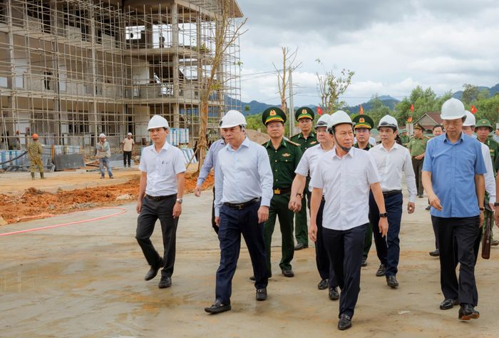 Phó Thủ tướng Lê Tiến Châu kiểm tra tiến độ trường nội trú liên cấp các xã biên giới ở Huế