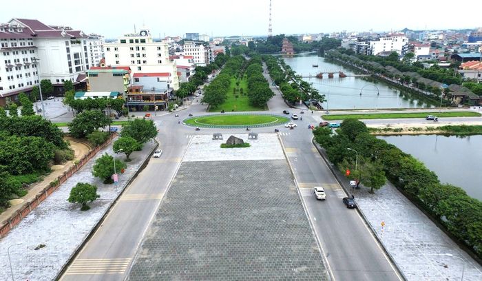 Triển khai các dự án đầu tư, phát triển kết cấu hạ tầng đồng bộ, nâng cao chất lượng quản lý đô thị và sử dụng hiệu quả nguồn lực đất đai.
