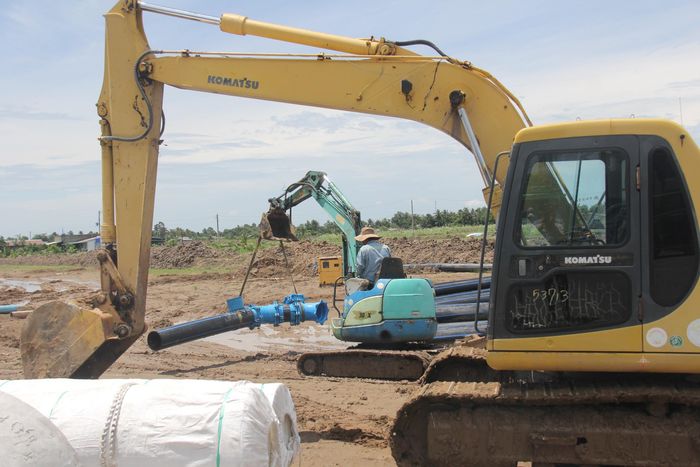 Khu tái định cư tại nút giao tỉnh lộ 833 đang gấp rút triển khai để bố trí tái định cư các hộ ảnh hưởng dự án.