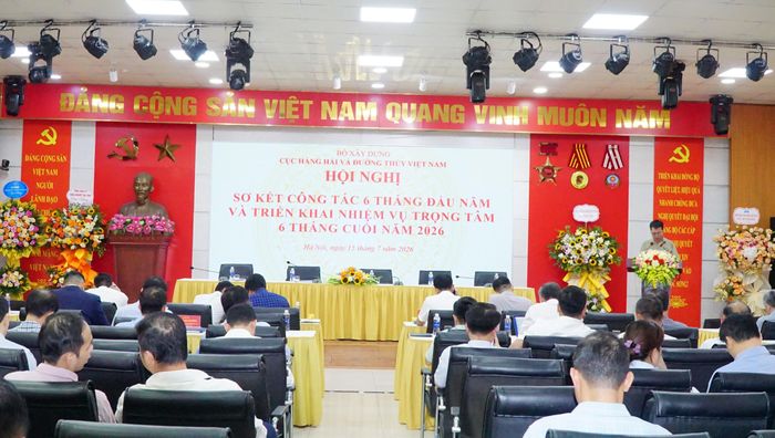 Toàn cảnh Hội nghị sơ kết công tác 6 tháng đầu năm và triển khai nhiệm vụ trọng tâm 6 tháng cuối năm 2026 của Cục Hàng hải và Đường thủy Việt Nam.