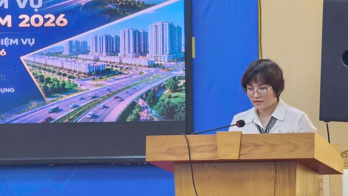 Đại diện lãnh đạo Văn phòng Sở Xây dựng Phú Thọ trình bày tham luận tại hội nghị.