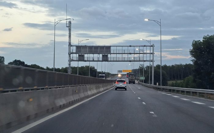 Một đoạn tuyến cao tốc Vạn Ninh - Cam Lộ trước giờ thu phí.