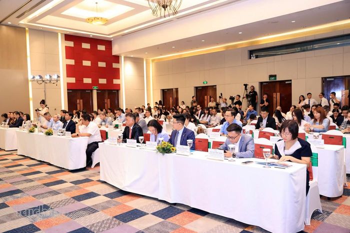 Hội thảo “Tái cấu trúc các kênh dẫn vốn” với sự tham dự của lãnh đạo Ủy ban Chứng khoán Nhà nước (UBCKNN), các chuyên gia kinh tế, doanh nghiệp niêm yết, công ty chứng khoán, công ty quản lý quỹ và nhiều thành viên thị trường. Ảnh: Đức Thanh
