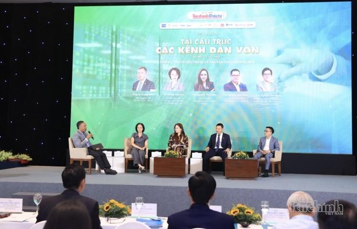 Các diễn giả chia sẻ tại hội thảo. Ảnh: Đức Thanh.