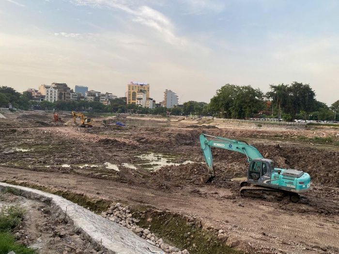 Dự án cải tạo hồ Ba Mẫu (phường Văn Miếu - Quốc Tử Giám, Hà Nội) đang được đẩy nhanh tiến độ. Ảnh: Đức Thanh