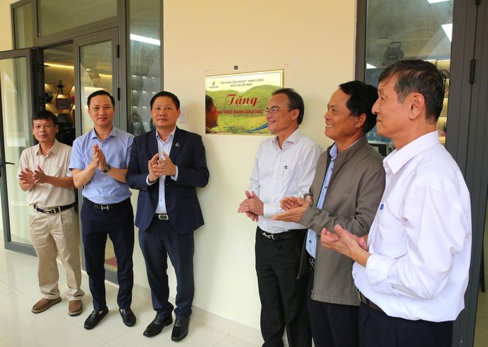 Khánh thành phòng học STEM Trường Phổ thông Dân tộc nội trú THPT Tu Mơ Rông. Ảnh BSR