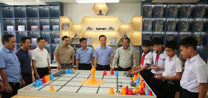 Phòng học STEM Trường Phổ thông dân tộc bán trú TH&THCS Đinh Thanh Kháng khang trang, hiện đại. Ảnh BSR