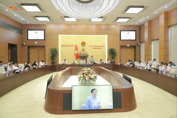 Quang cảnh phiên họp
