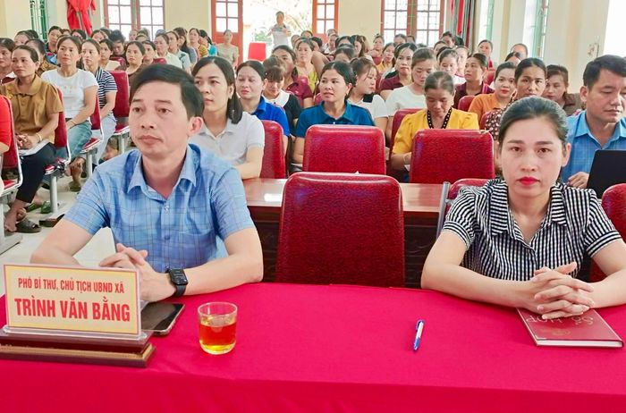Các đại biểu và học viên tham gia lớp tập huấn