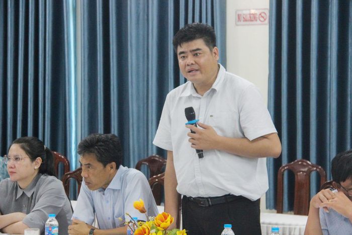 Đại diện các sở, ngành trao đổi tại buổi làm việc. Ảnh: Văn Dũng