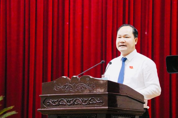 Giám đốc Sở NN và MT Hoàng Quốc Việt trả lời chất vấn