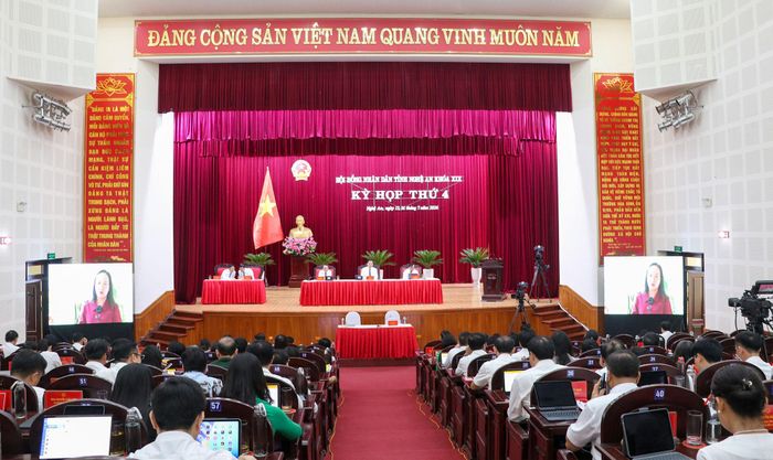 Quang cảnh phiên chất vấn và trả lời chất vấn